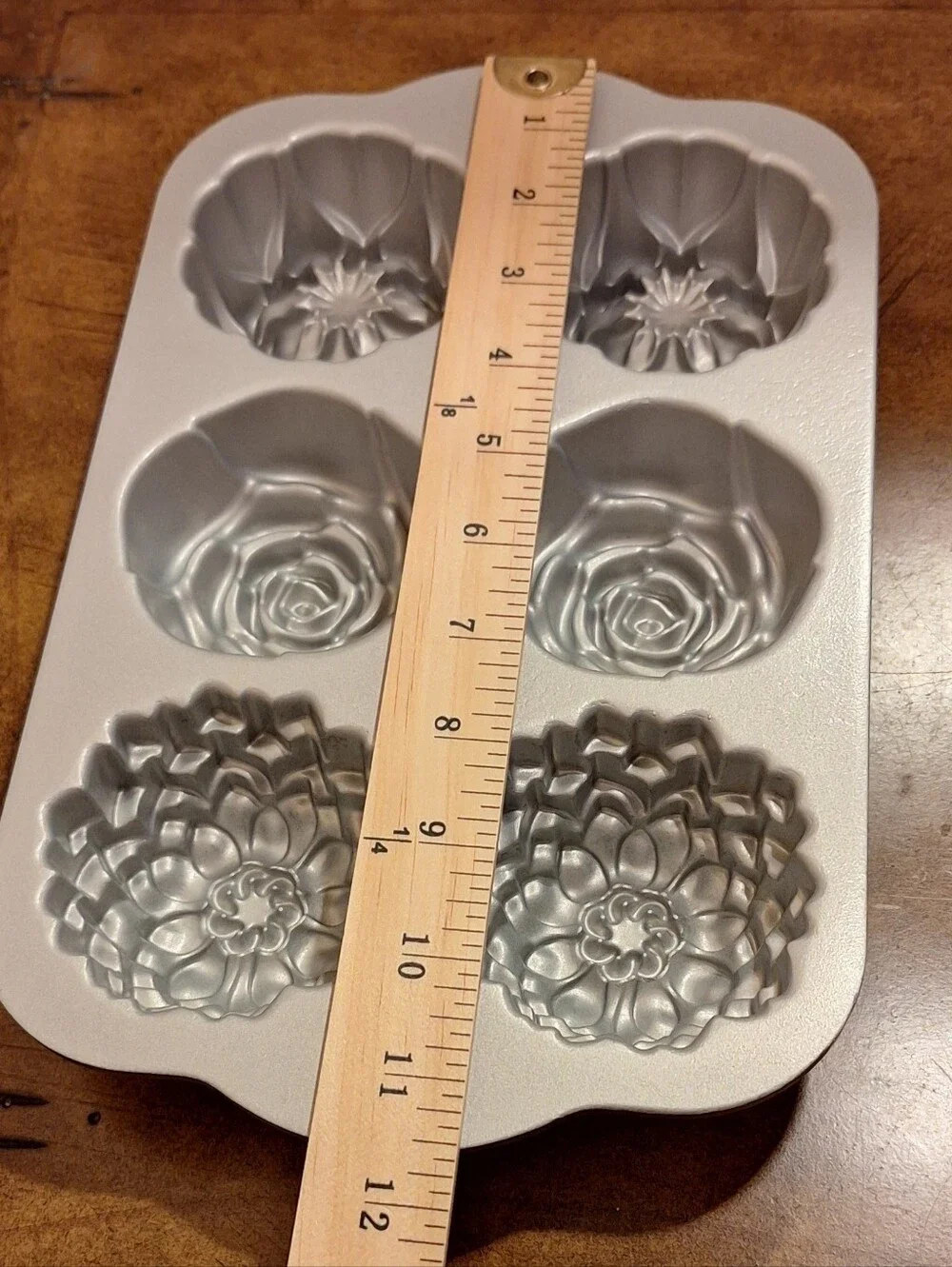 Pioneer Woman Silver/Gold Floral 6-Cavity Cakelet Pan